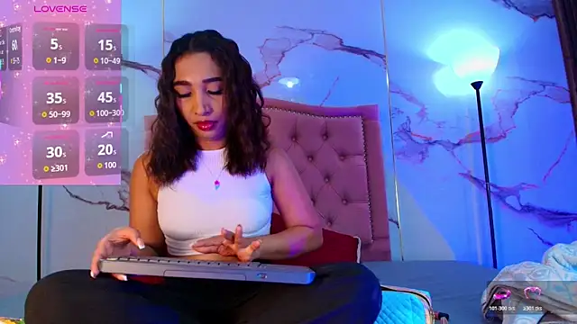 Snapshot of AlyaThompson chatting on 11.26.25 AlyaThompson online show from 11.26.25