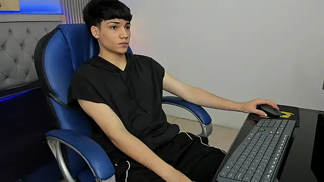 Snapshot of SamBlack_ chatting on 05.13.26 SamBlack online show from 05.13.26