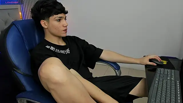 Snapshot of SamBlack_ chatting on 05.14.26 SamBlack online show from 05.14.26