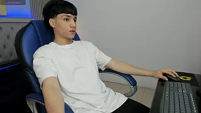 Snapshot of SamBlack_ chatting on 05.20.26 SamBlack online show from 05.20.26