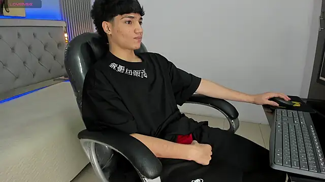 Snapshot of SamBlack_ chatting on 05.26.26 SamBlack online show from 05.26.26