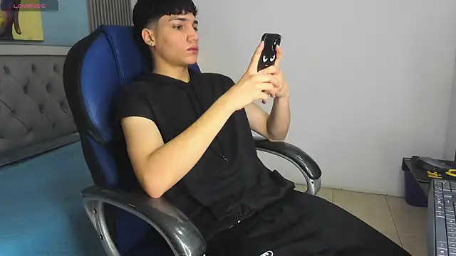 Snapshot of SamBlack_ chatting on 06.15.26 SamBlack online show from 06.15.26