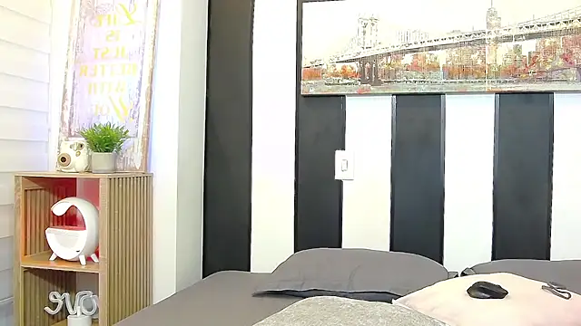 Snapshot of ParisRoux chatting on 02.22.26 ParisRoux online show from 02.22.26