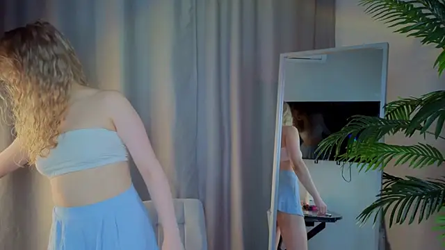 Snapshot of emilyshepar_d chatting on 10.29.25 emilyshepar d online show from 10.29.25