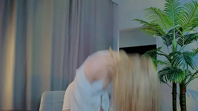 Snapshot of emilyshepar_d chatting on 11.04.25 emilyshepar d online show from 11.04.25