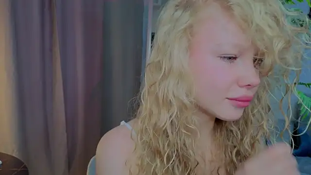 Snapshot of emilyshepar_d chatting on 11.06.25 emilyshepar d online show from 11.06.25