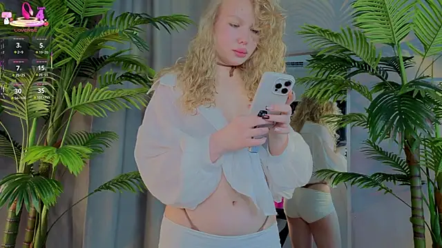 Snapshot of emilyshepar_d chatting on 11.18.25 emilyshepar d online show from 11.18.25