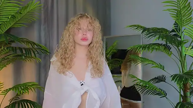 Snapshot of emilyshepar_d chatting on 11.25.25 emilyshepar d online show from 11.25.25