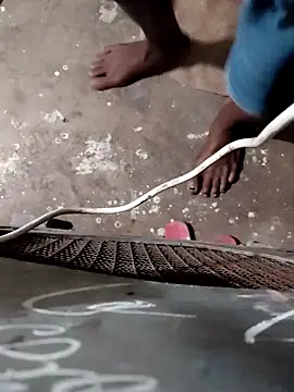 Snapshot of RAYI_Queen_4 chatting on 12.19.25 RAYI Queen 4 online show from 12.19.25