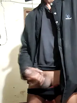 Snapshot of RAYI_Queen_4 chatting on 12.21.25 RAYI Queen 4 online show from 12.21.25