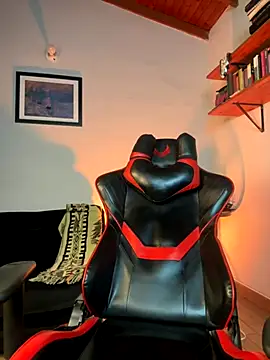 Snapshot of AlekBlake_ chatting on 10.04.25 AlekBlake  online show from 10.04.25