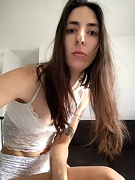 Snapshot of sweetsinxxx chatting on 12.14.25 sweetsinxxx online show from 12.14.25