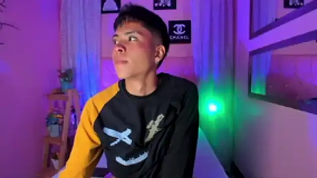 MaxiWildd online show from 11.24.25