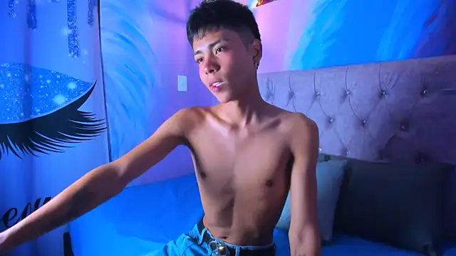 MaxiWildd online show from 12.17.25