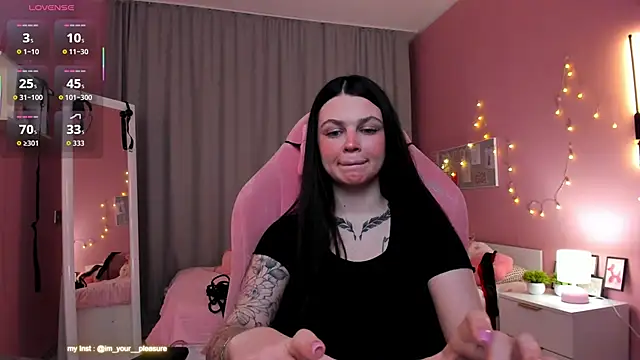 Michela Fruet online show from 11.30.25