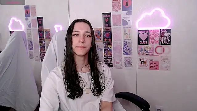 Snapshot of SilverMuse chatting on 04.03.26 SilverMuse online show from 04.03.26