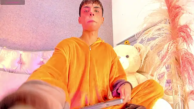 PrincePoppy online show from 09.18.25