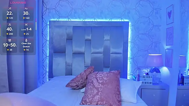 Snapshot of AlliceWinter chatting on 11.08.25 AlliceWinter online show from 11.08.25