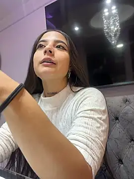 Snapshot of AlliceWinter chatting on 11.12.25 AlliceWinter online show from 11.12.25