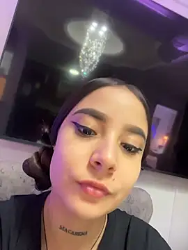 Snapshot of AlliceWinter chatting on 11.15.25 AlliceWinter online show from 11.15.25