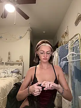 Snapshot of imtessaxoxo chatting on 11.06.25 imtessaxoxo online show from 11.06.25