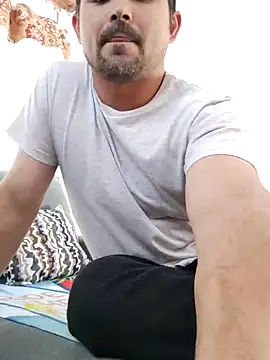 Snapshot of Bradd_32 chatting on 10.21.25 Bradd 32 online show from 10.21.25