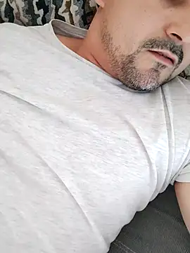 Snapshot of Bradd_32 chatting on 11.17.25 Bradd 32 online show from 11.17.25