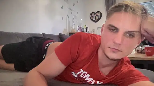 Snapshot of Sweetbooy90 chatting on 10.11.25 Sweetbooy90 online show from 10.11.25