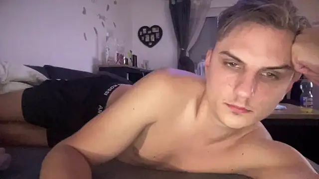 Snapshot of Sweetbooy90 chatting on 10.14.25 Sweetbooy90 online show from 10.14.25