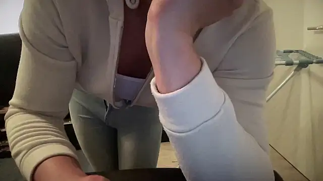 Snapshot of Sweetbooy90 chatting on 01.18.26 Sweetbooy90 online show from 01.18.26