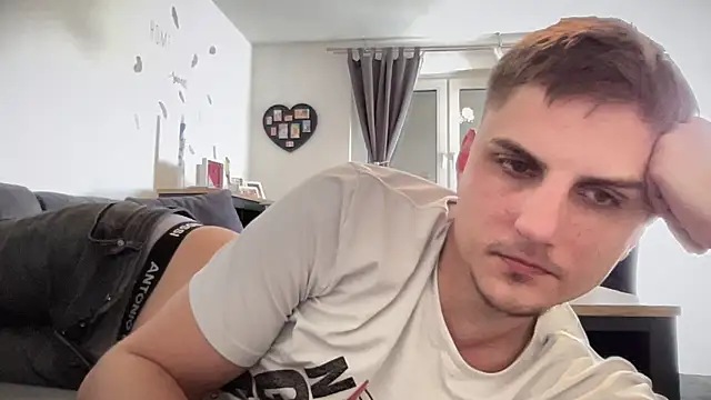 Snapshot of Sweetbooy90 chatting on 03.21.26 Sweetbooy90 online show from 03.21.26