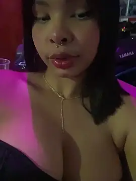 Snapshot of PamelaCullen chatting on 11.30.25 PamelaCullen online show from 11.30.25