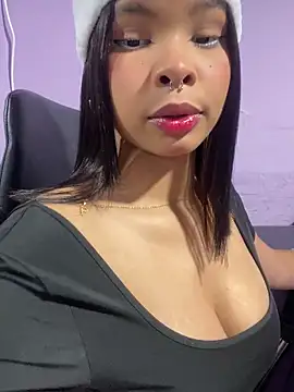 Snapshot of PamelaCullen chatting on 12.17.25 PamelaCullen online show from 12.17.25