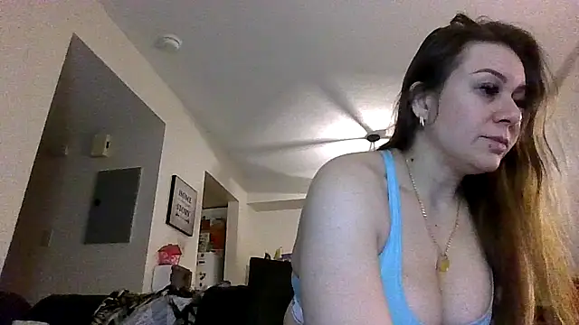 Snapshot of thedevinemama chatting on 04.03.26 thedevinemama online show from 04.03.26