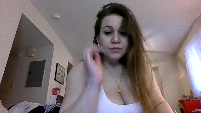 Snapshot of thedevinemama chatting on 04.06.26 thedevinemama online show from 04.06.26