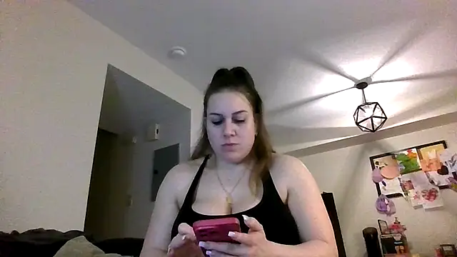 Snapshot of thedevinemama chatting on 04.10.26 thedevinemama online show from 04.10.26