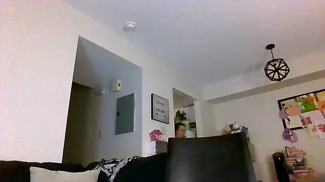 Snapshot of thedevinemama chatting on 05.04.26 thedevinemama online show from 05.04.26
