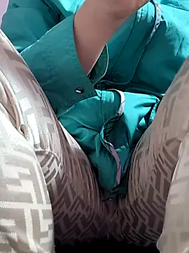 Snapshot of opna8 chatting on 02.18.26 opna8 online show from 02.18.26