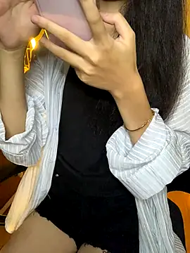 Snapshot of Nhinhi18 chatting on 10.04.25 Nhinhi18 online show from 10.04.25