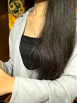 Snapshot of Nhinhi18 chatting on 10.25.25 Nhinhi18 online show from 10.25.25