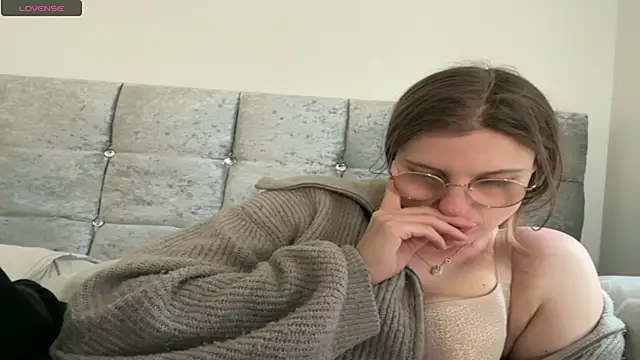 BustyKellyXXX online show from 04.28.26