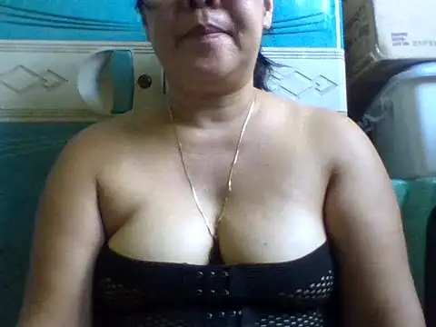 Snapshot of mommasexy29 chatting on 09.27.25 mommasexy29 online show from 09.27.25