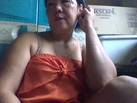 Snapshot of mommasexy29 chatting on 10.20.25 mommasexy29 online show from 10.20.25