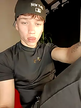 Snapshot of Logan_sixxer chatting on 09.18.25 Logan sixxer online show from 09.18.25