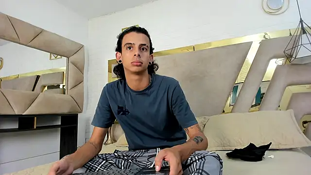 Snapshot of Ibratxandy chatting on 10.22.25 Ibratxandy online show from 10.22.25
