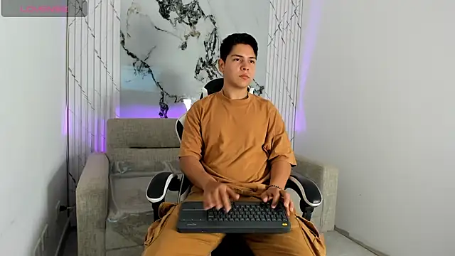Snapshot of Asta_Black chatting on 10.14.25 Asta Black online show from 10.14.25