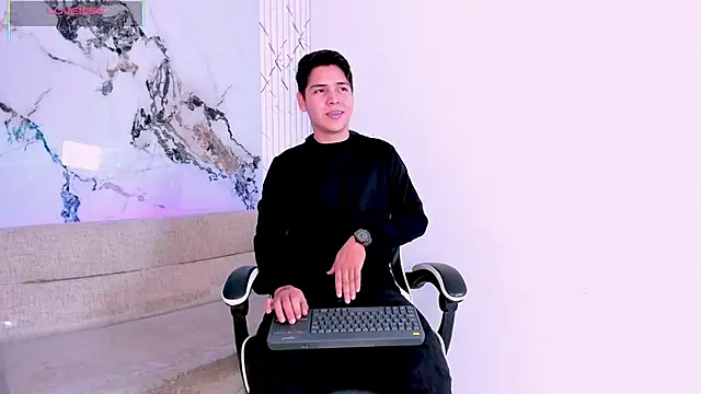 Snapshot of Asta_Black chatting on 10.19.25 Asta Black online show from 10.19.25