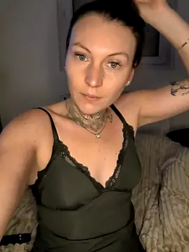 Snapshot of monsieuretmada1 chatting on 11.01.25 monsieuretmada1 online show from 11.01.25