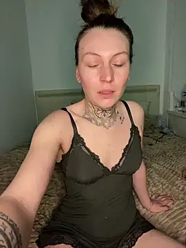 Snapshot of monsieuretmada1 chatting on 04.04.26 monsieuretmada1 online show from 04.04.26