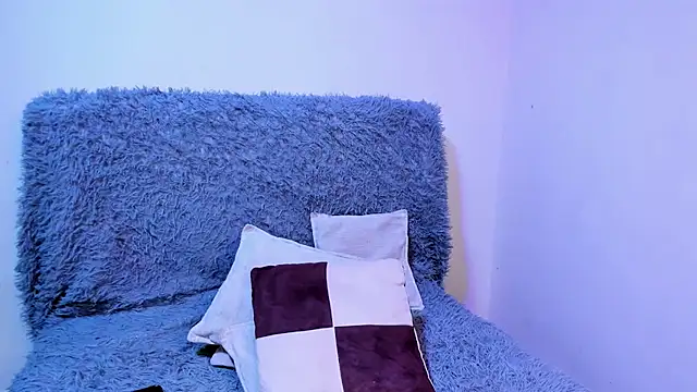 Snapshot of _viollette_ chatting on 12.05.25 viollette online show from 12.05.25